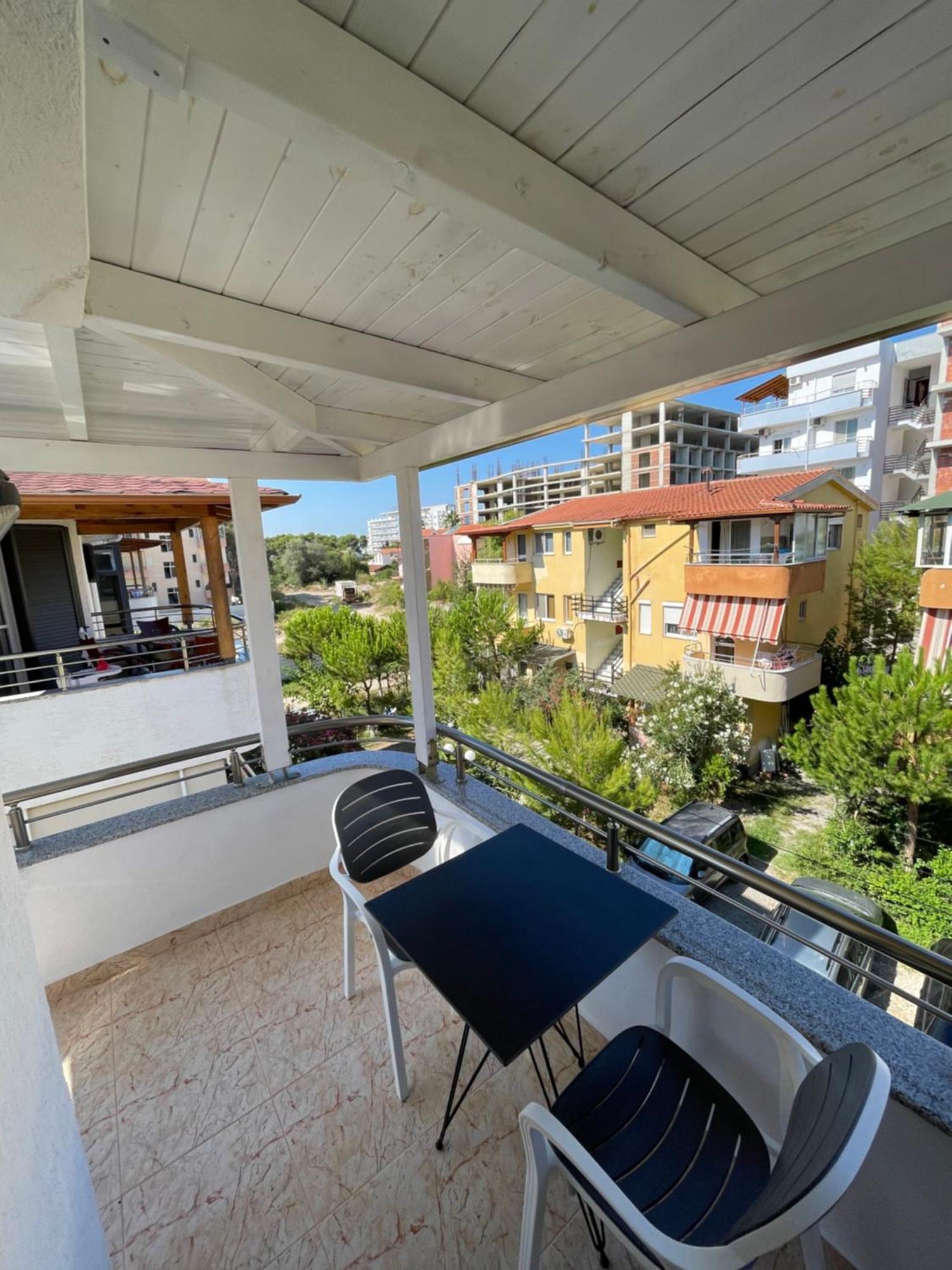 Villa House For Rent Jurgen à Golem  Extérieur photo