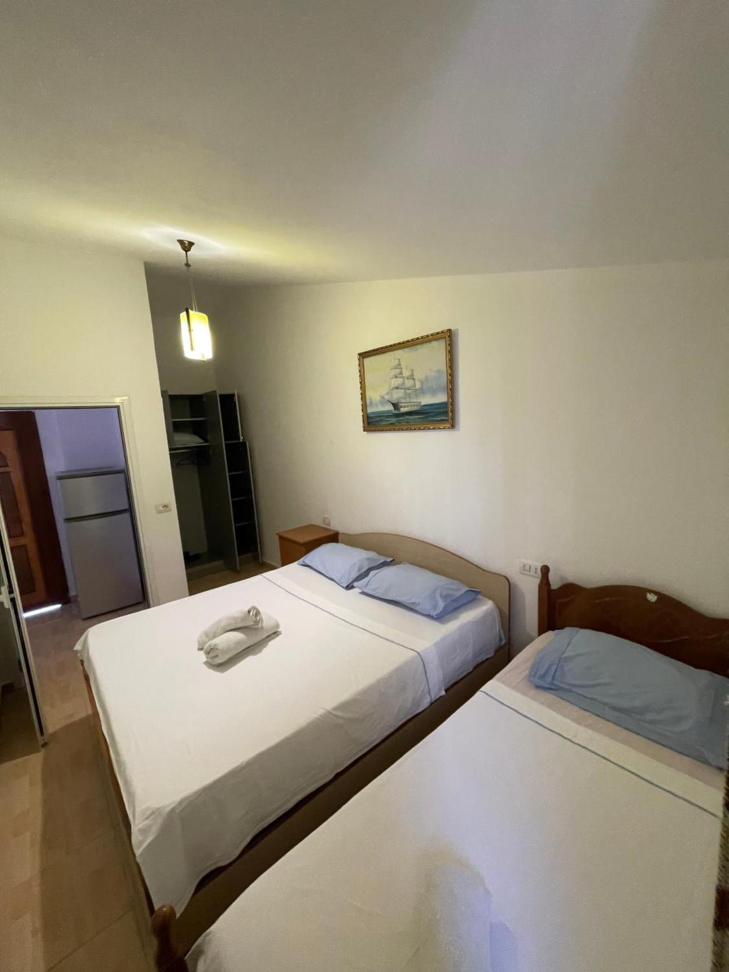 Villa House For Rent Jurgen à Golem  Extérieur photo