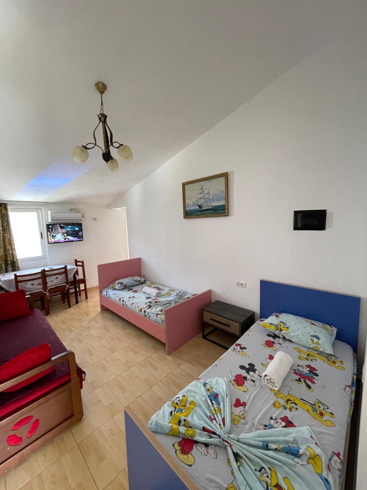 Villa House For Rent Jurgen à Golem  Extérieur photo